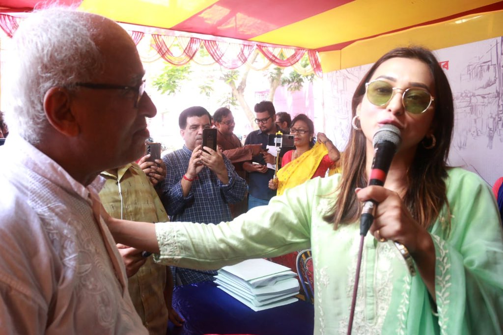 mimichakraborty's tweet photo. Today Khuti pujo in Golf green for
Councillar Tapan Dasgupta’s Ward no:95
With @sayani06 #Sabyasachichakraborty #BrototiBandhopadhay and others🙏 https://t.co/xFXVp5xVZ6