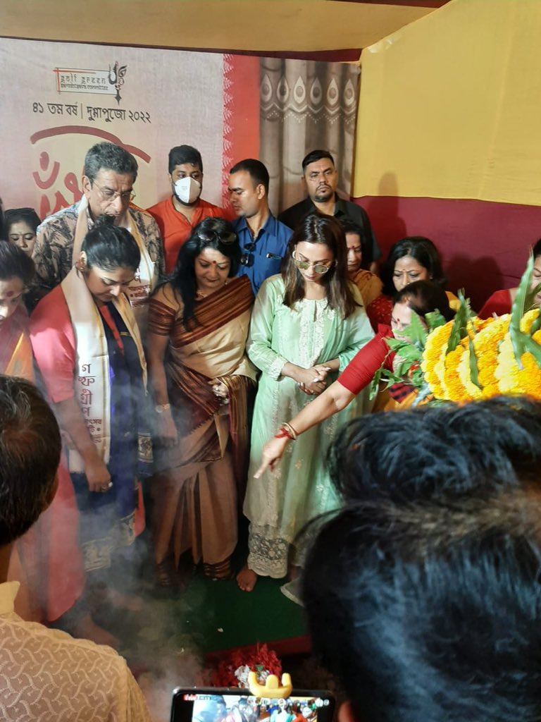 mimichakraborty's tweet photo. Today Khuti pujo in Golf green for
Councillar Tapan Dasgupta’s Ward no:95
With @sayani06 #Sabyasachichakraborty #BrototiBandhopadhay and others🙏 https://t.co/xFXVp5xVZ6