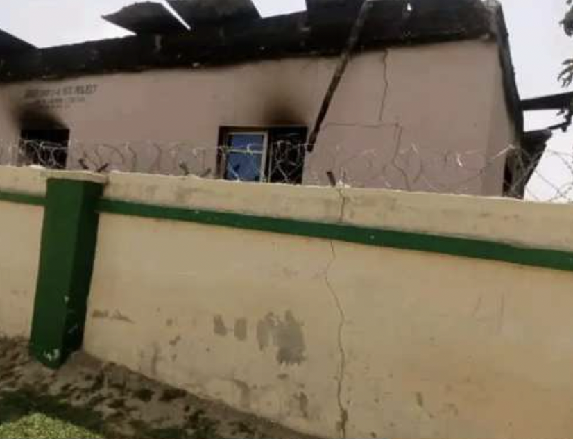 TracTerrorism's tweet photo. #IslamicState West Africa (#ISWA) Arson Attack on Government Buildings in Town Of #BuniYadi, #Gujba LGA, #Yobe State, #Nigeria
Read more: https://t.co/ub7qFVrANX https://t.co/of7KfOOs02