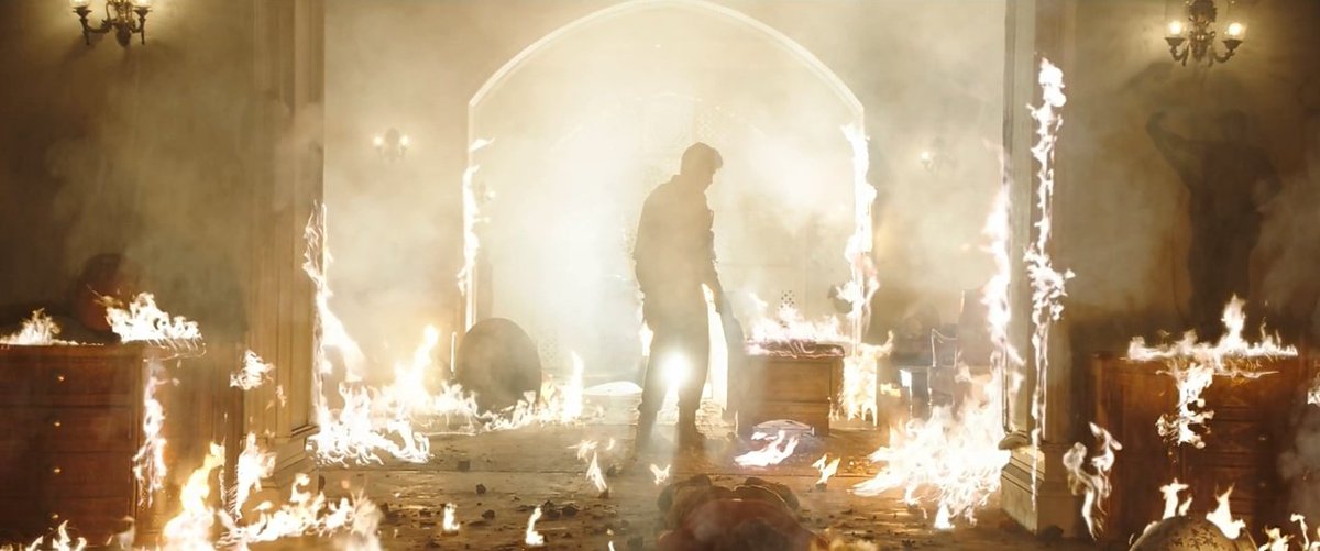 Jika 'Hotel Mumbai' melihat dari perspektif korban, maka 'Major' merekonstruksi serangan teroris di Taj Mahal Hotel dari kacamata seorang perwira NSG.

Hasilnya, tontonan biopik ciamik nan emosional yg satu jam terakhirnya membuat jantung berdegup kencang &amp; air mata bercucuran.