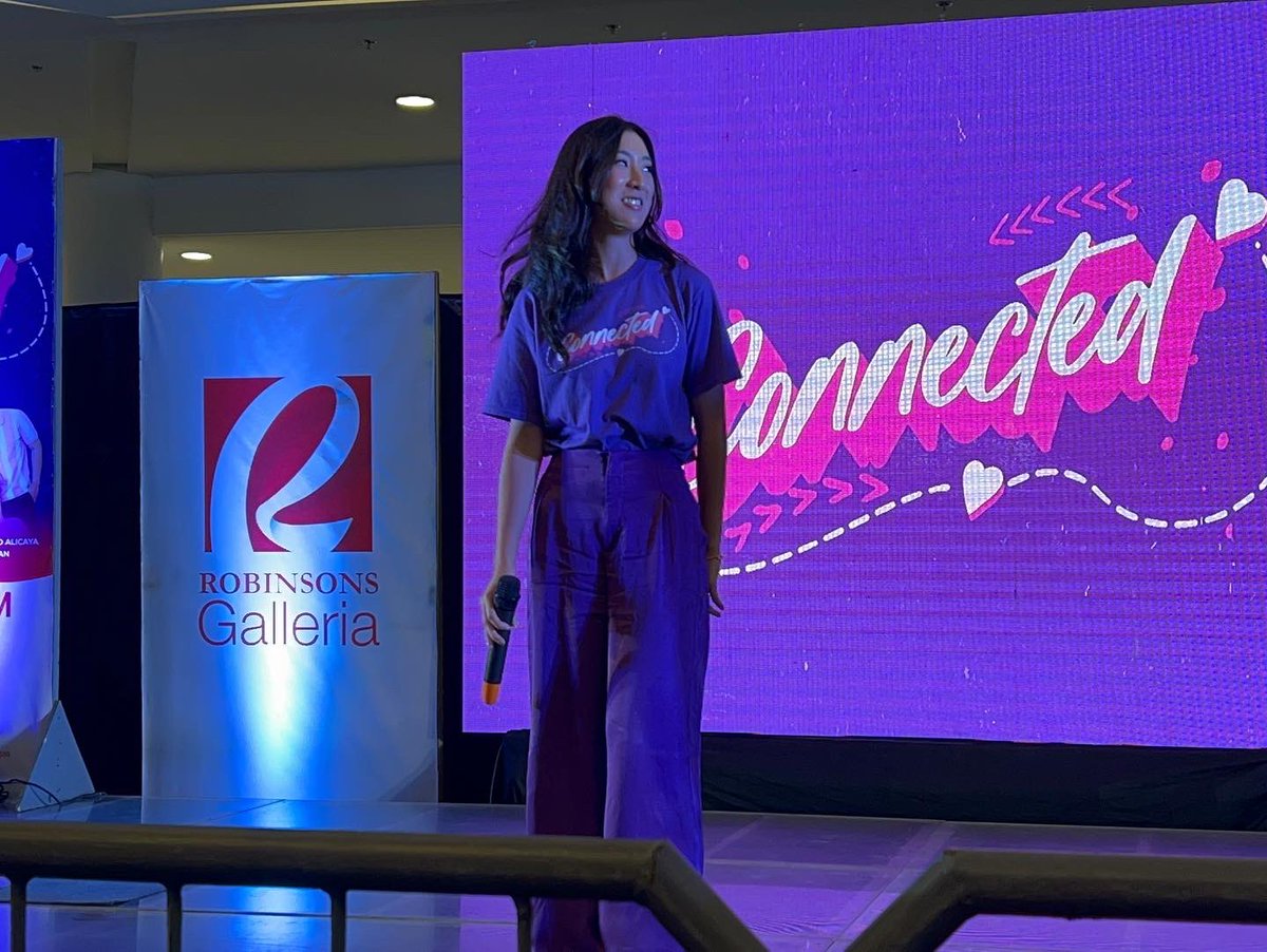 franciszamora30's tweet photo. Full support for Amanda &amp; PBB Connect Housemates Andi Abaya, Kobie Brown, Gail Banawis, Chico Alicaya &amp; host Richard Juan during their mall show in Robinsons Galleria today for their Connected movie which will be out on July 22! Congratulations again guys! You all did very well! https://t.co/P75gL6FO2L