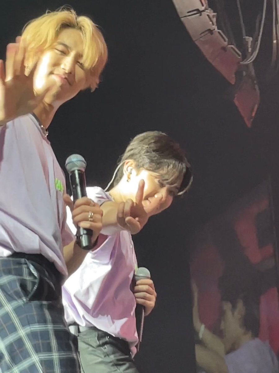 hourlybinsung's tweet photo. naur they’re so cute <//3 https://t.co/3nhXEw8uUV