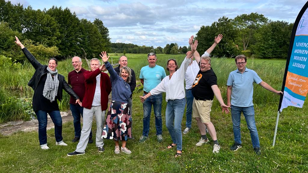 Met de leukste fractie van Leusden het reces ingeluid. Met een korte terugblik op een hectisch eerste half jaar vooruit gekeken naar de toekomst. Samen met aanhang vervolgens genoten van de omgeving, lekker eten en leuk gezelschap!