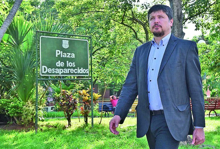 claudiusvelaz's tweet photo. No hay muchos registros de esto, este hecho es mencionado por Emilio Barreto en una entrevista a Pope Spinzi (2020). Mancuello desaparece en setiembre de 1976, hasta la fecha sus restos siguen siendo buscados por sus familiares, en especial por su hijo Marcelo. https://t.co/CYbfXEYYxd