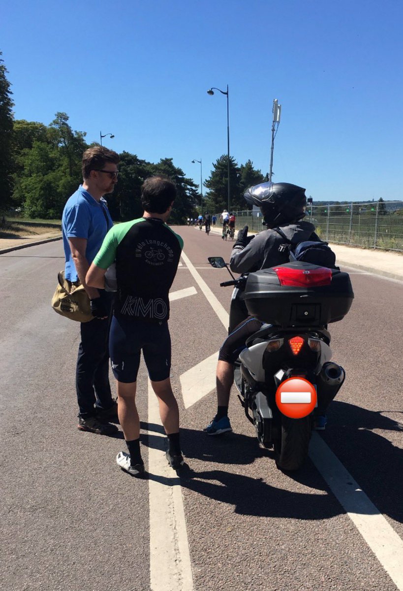 MDB_BB's tweet photo. Nous saisissons l’IGPN pour signaler un conducteur de scooter roulant sur une voie verte interdite 🚫 aux véhicules motorisés et répondant qd on lui fait la rmq qu’il fait ce qu’il veut car il est de la police

Nous avons reçu des menaces et intimidations mais nous restons calmes https://t.co/pjLFt90U7w