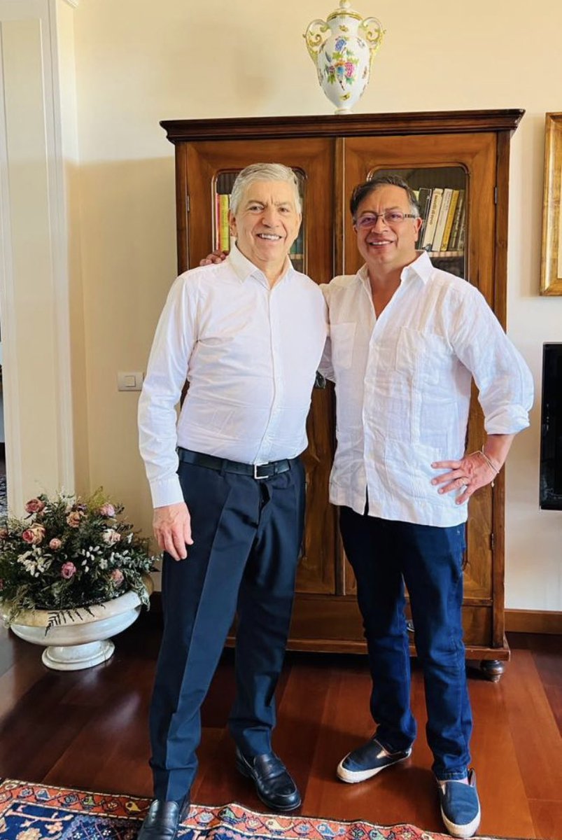 ricardopuentesm's tweet photo. Los petristas están aterrados de las alianzas de su mesías con quienes decía combatir. La sectas son todas iguales. https://t.co/RBgoMVuOVe
