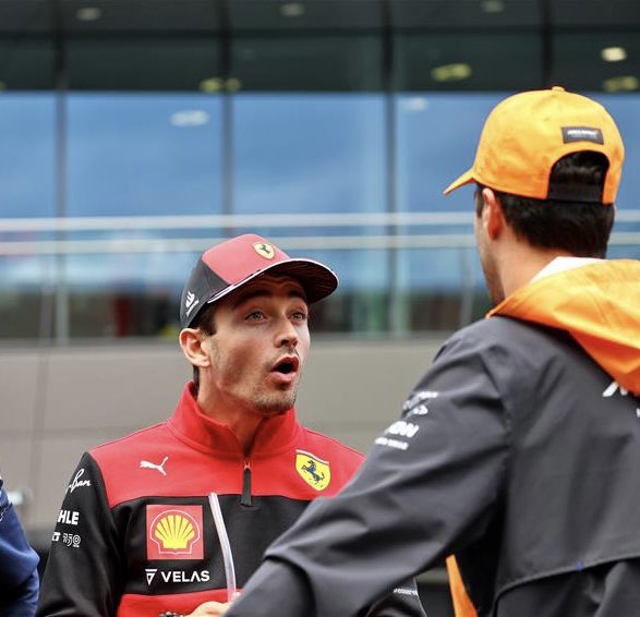 vromvrommadie's tweet image. Wherever Charles is, there's always gossip going on😂
He is the gossip girl himself