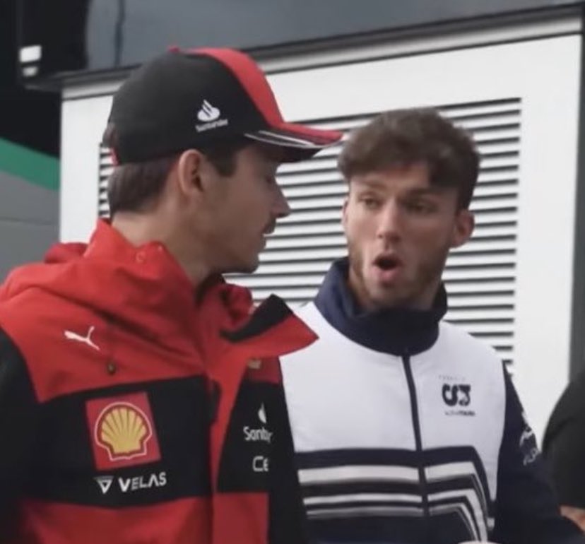 vromvrommadie's tweet image. Wherever Charles is, there's always gossip going on😂
He is the gossip girl himself