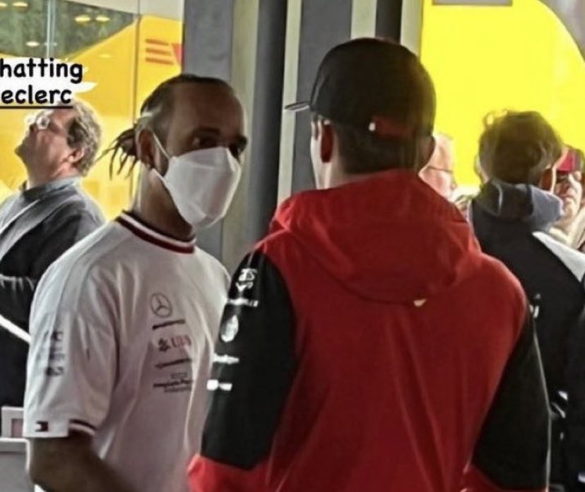 vromvrommadie's tweet image. Wherever Charles is, there's always gossip going on😂
He is the gossip girl himself