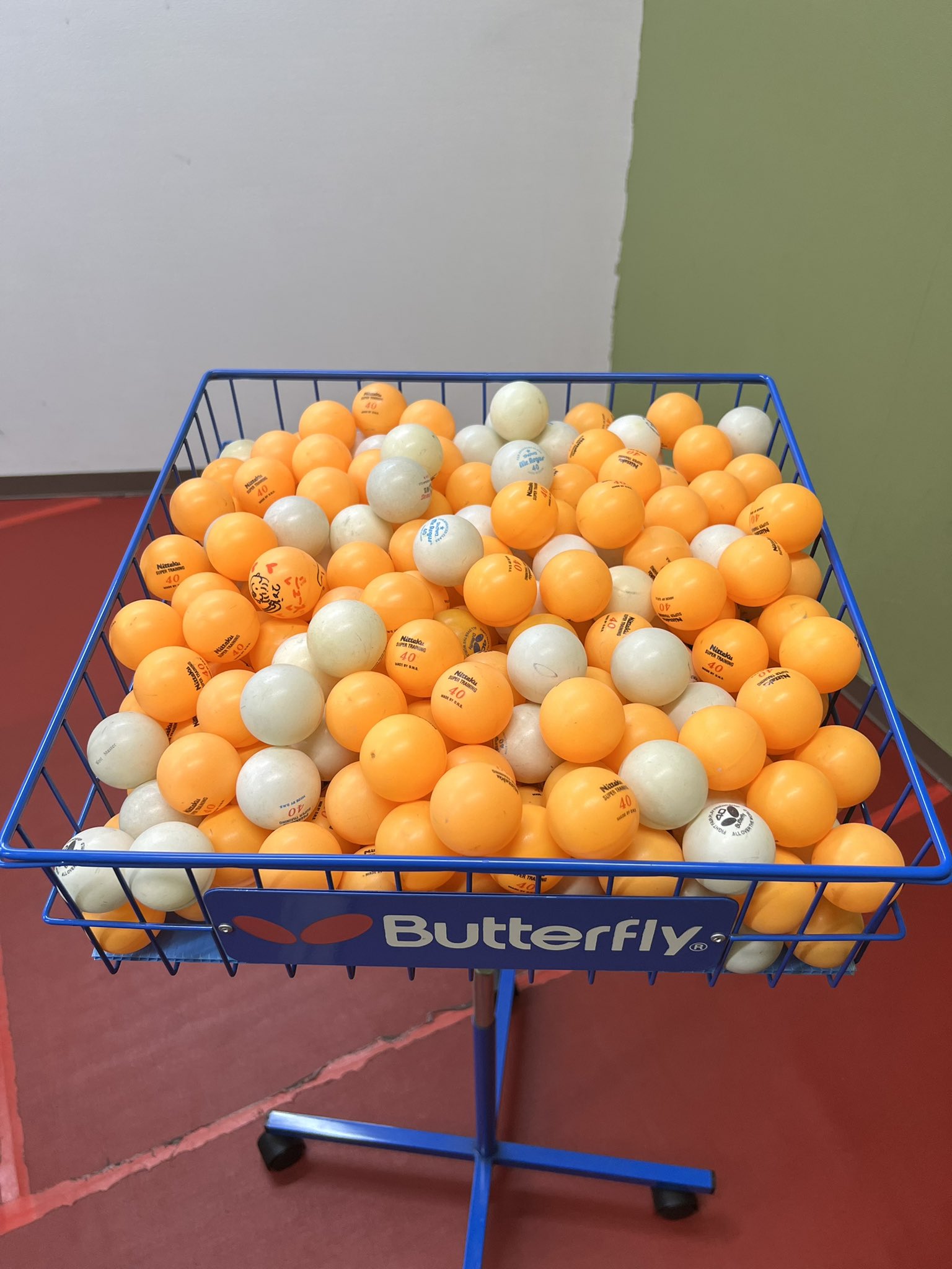 きゃんすぽーつ ボールは友達 セルロイドも いつまでも友達さ 追伸 セルロイドも残り少なくなり 夏休み前には教室ではプラボールに移行する事になりました セルロイドはマシンで使っていきます 最後の1球まで T Co Gc9amws2gc Twitter