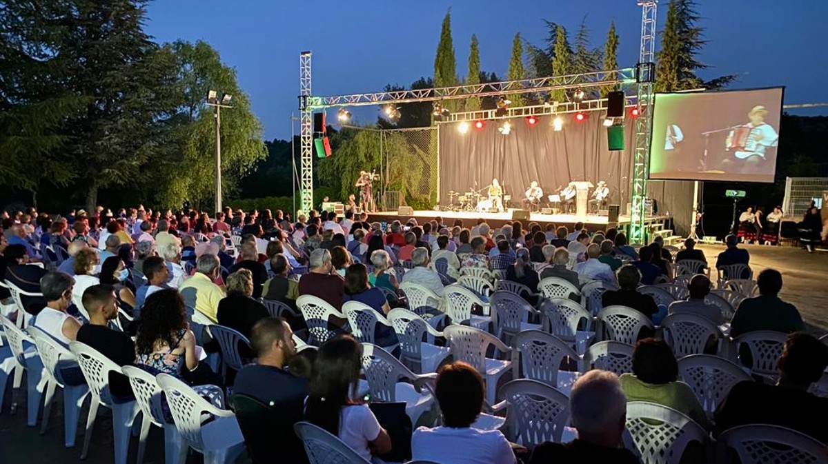 📽️Noche de dulzainas en Navatalgordo en recuerdo a ‘Grego’
avilared.com/art/63445/noch…
<a href="/dipuavila/">Diputación de Ávila</a> <a href="/culturacyl/">Cultura Castilla y León</a> <a href="/CarlosGarcia_PP/">Carlos García</a> <a href="/BoliNavatal/">BoliNavatal</a> <a href="/dulzaina_aluche/">Dulzaina de Aluche</a> <a href="/dulzaina_com_es/">Dulzaina</a> <a href="/Dulzainas_y_mas/">Dulzainas y más</a> <a href="/Navatalgordo/">Ayto</a>