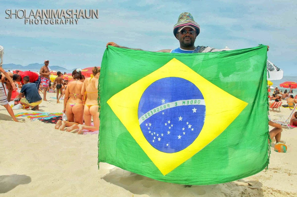sholaanimashaun's tweet photo. Buy A Flag
Copacabana Beach
Rio de Janeiro, Brazil
Feb 21, 2009 1:40 PM
My assignment was to document the Rio Carnival for an international magazine telling stories of the mundane and lifestyle of an average Brazilian on the streets of Brazil
#ArchiveRaid
#SAMyJourney https://t.co/6yAGcyjQKp