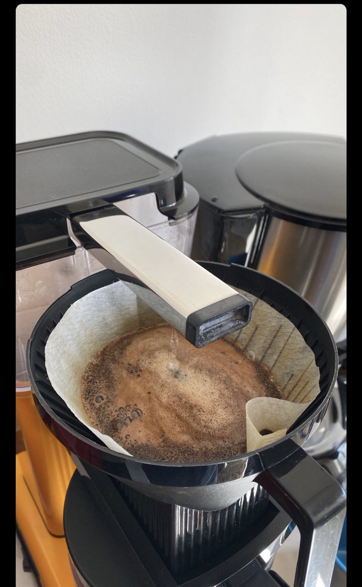 YUM 😍 favorite of all times, this machine is wonderful ! <a href="/MoccamasterEU/">Moccamaster</a>