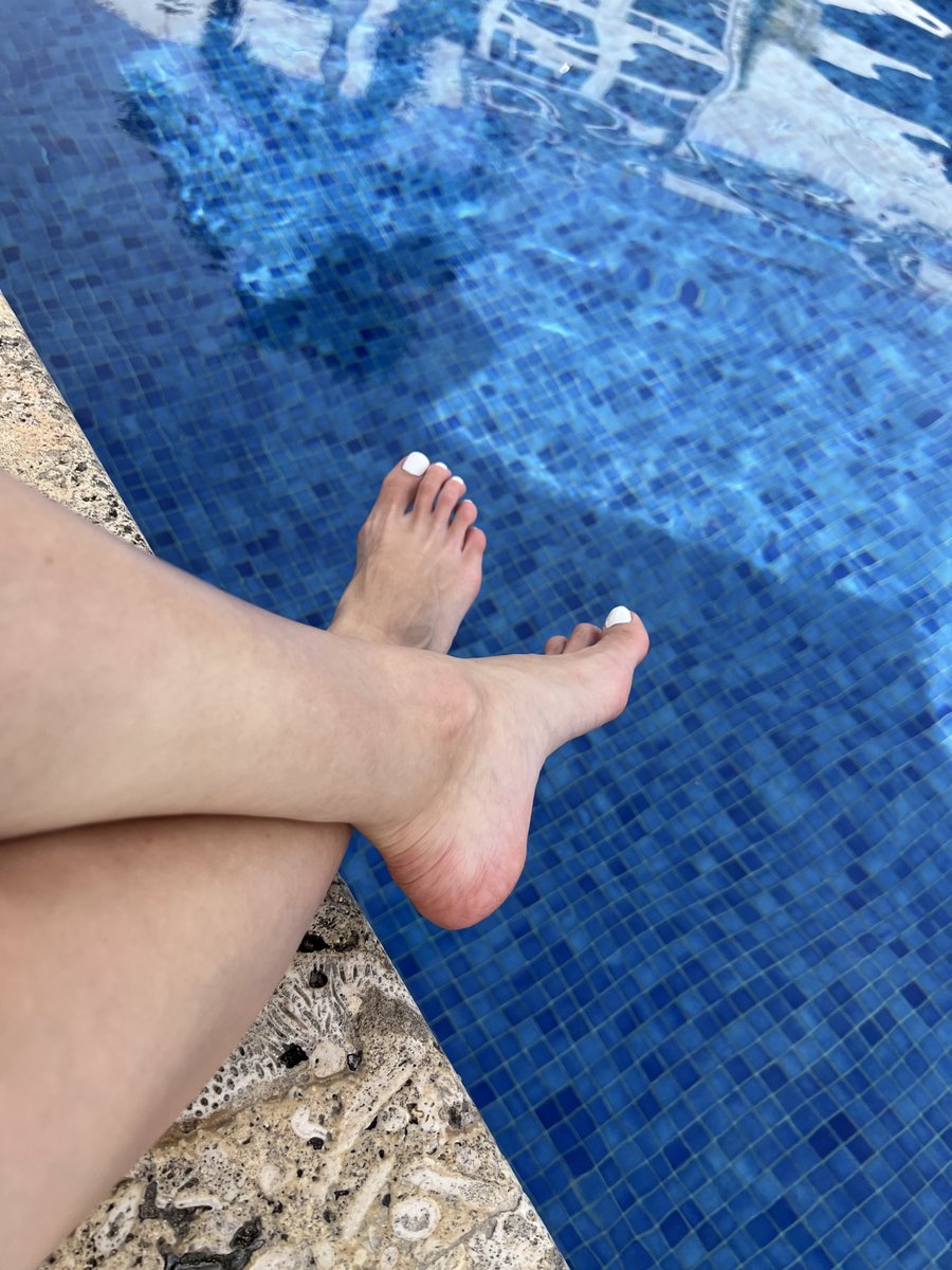 Feetyoureyes's tweet photo. Who wants to give me a foot massage this morning??

#footworship @RT4feet @RTFeetPromo @Weak4feet @HappinessFeet @Footrubforwomen https://t.co/DFz5GrgYKH