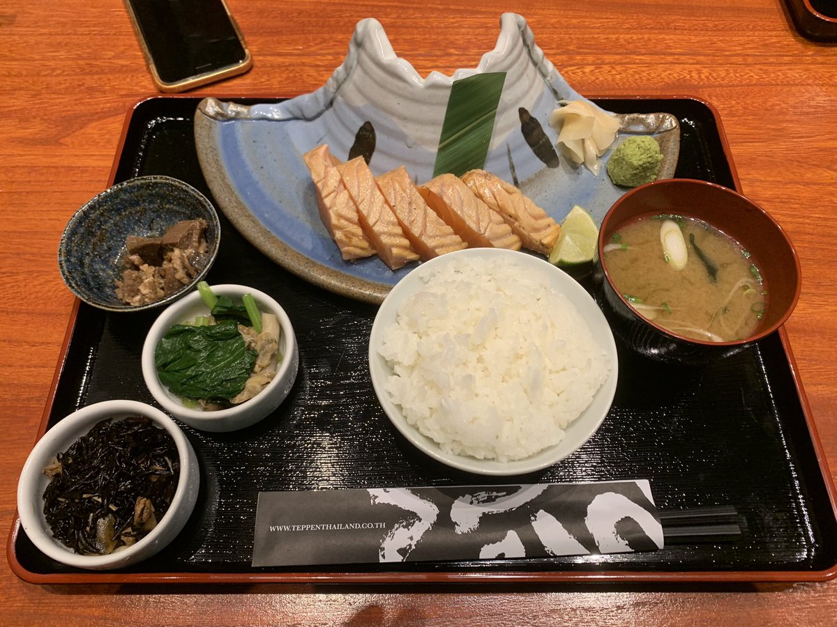 半額で食べることができた。
サーモン藁焼き美味しかった😋

てっぺん TEPPEN KURA Japanese restaurant 【Phrom phong】