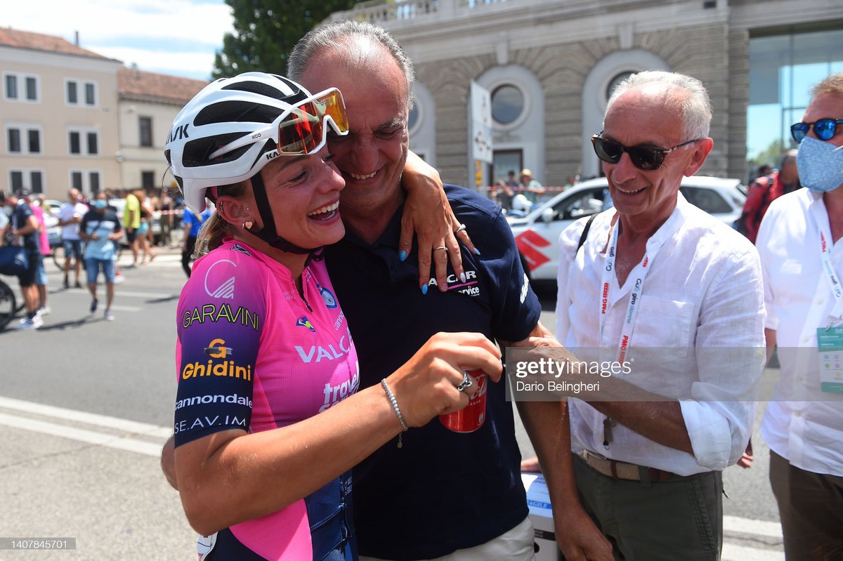 frances14372469's tweet photo. Prima vittoria per Chiara Consonni 💙🇮🇹aal #GiroDonne lo ottiene nella tappa di chiusura con una grande volata, e regala al suo team "orgoglio Italiano" #Valcar @valcar_ts la vittoria vittoria a questo #GiroDonne2022
#GiroDonne #Valcar #Ciclismo #EurosportCiclismo #Giro22 https://t.co/UxARIHn6mu