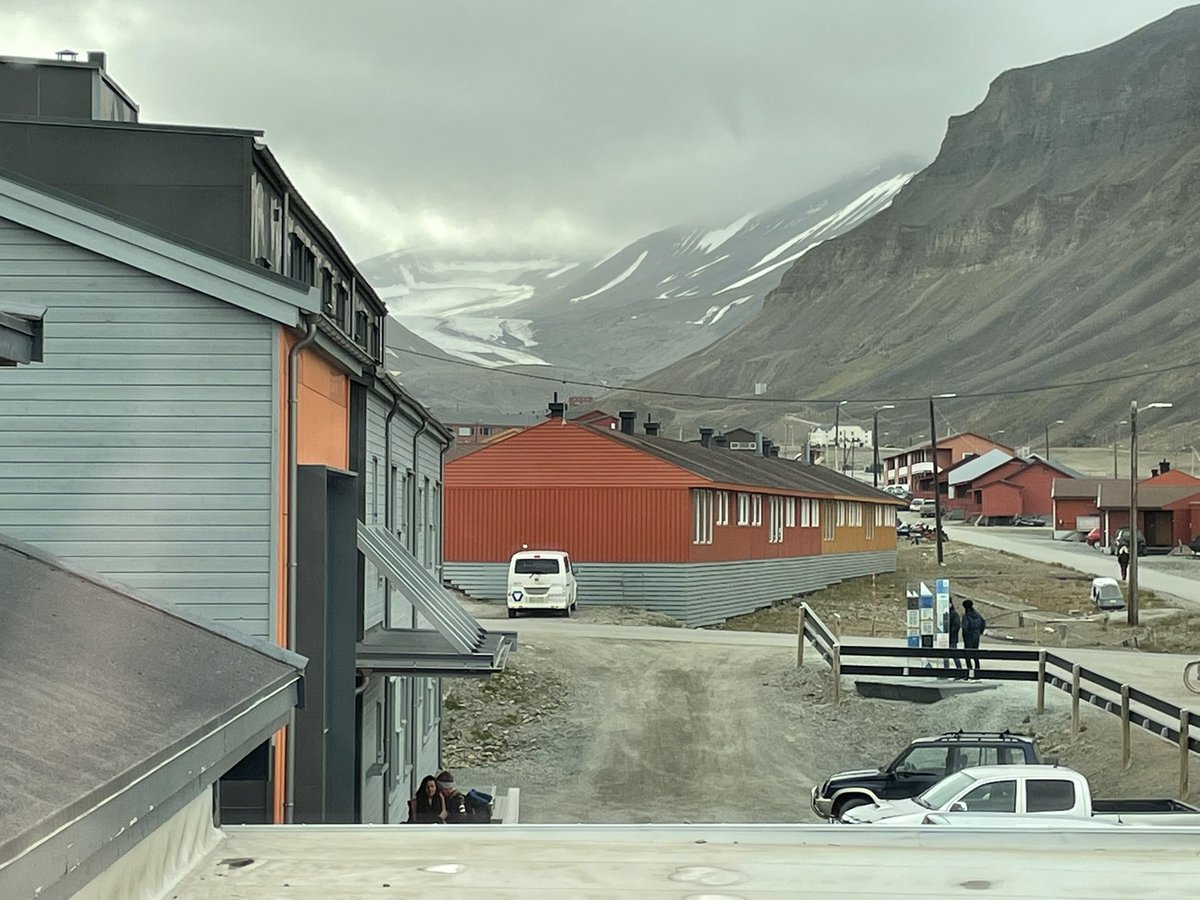 DrMiriamJackson's tweet photo. @SantoshNepalH2O Svalbard today. #foggyweather #SASstrike #StrandedInLongyearbyen. https://t.co/6vp6EkQN0K