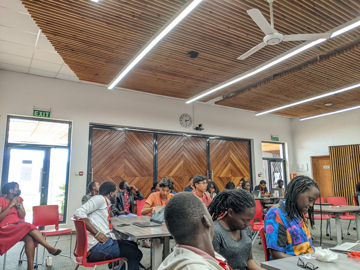 Mihigobona's tweet photo. Happening now:
Day 3 of the launch of #InnovationCenter at @ughe_org
Exciting to see outstanding innovations developed only in 48hrs by 7 teams from #UGHE,
@KeplerHQ and @elueducation #Rw #Studenta #Faculty & #guests
More innovations to come #IC_UGHE
#HealthHackathon https://t.co/N2AGPv4qS1