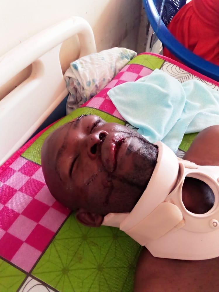 SserwaddaAndre7's tweet photo. Tambuza post (Retweet) etuuka ku relative.. He's called mwanje Muhammad ,he got an accident in Nansana and was rushed to Mulago but none of his family members is aware... https://t.co/SAjQyV1JVm