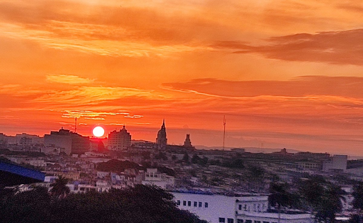 ✊ Este twitt se 👉 responde con el HT   " #CubaPorLaPaz " Rts
 🔃 Fav ♥. 

#BuenosDias ☀ miren 👀 que bonito 😍 amanecer 🌅 en mi bella #Cuba 🇨🇺.