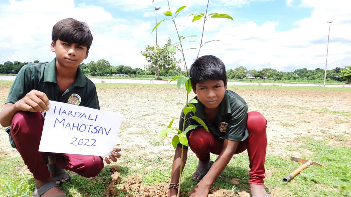 BodiesNature's tweet photo. @moefcc @UNEP @UNCCD @UNFCCC @PlantForThePlan 
@_SubratSahoo 
#HariyaliMahotsav2022
#VanMahotsav2022
#PlantationDrive
#AtButaParaBesideArpaRiver
#Plant4Earth
#NatureBodiesEcoClubBilaspur https://t.co/0JE5iFi4NR