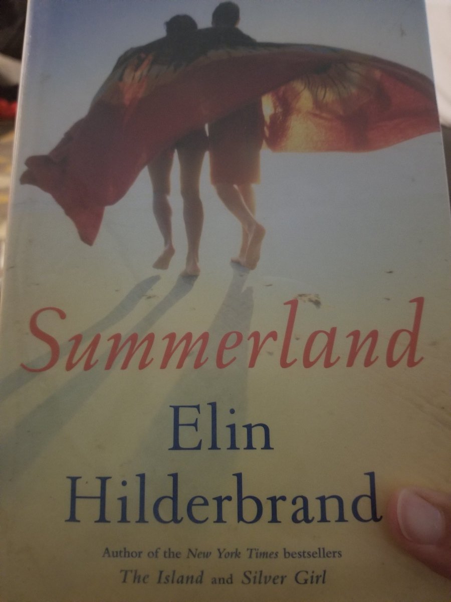 MKujawa123's tweet photo. Hotel room reading while I wait for the littles to wake....Hilderbrand always sucks me in #HCSDreads #HMS https://t.co/bxI4Jjo9xP