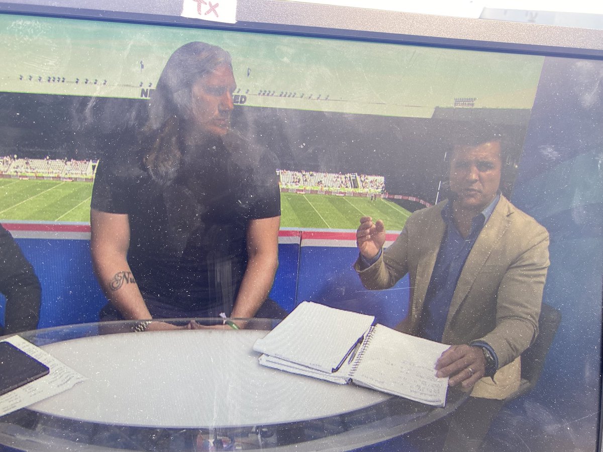 RLBarrieMc10's tweet photo. How far away is Brian Carney? @BigEorl https://t.co/tsTEM8YOQz
