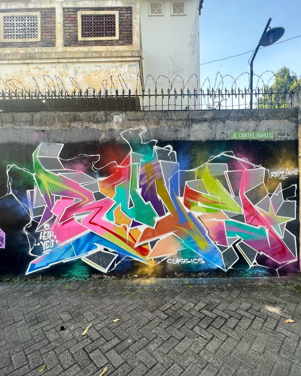 REPLIKSGRAFSHOP's tweet photo. 👌🏼👌🏼 random color #runehsk #runeminas #hornystreet #veccrew #classicscrew #flamegraff #belazo #graffiti eyo !!!! @repliksgraffstore

Shoot out by @RuneHsk https://t.co/s8mXxwXPod