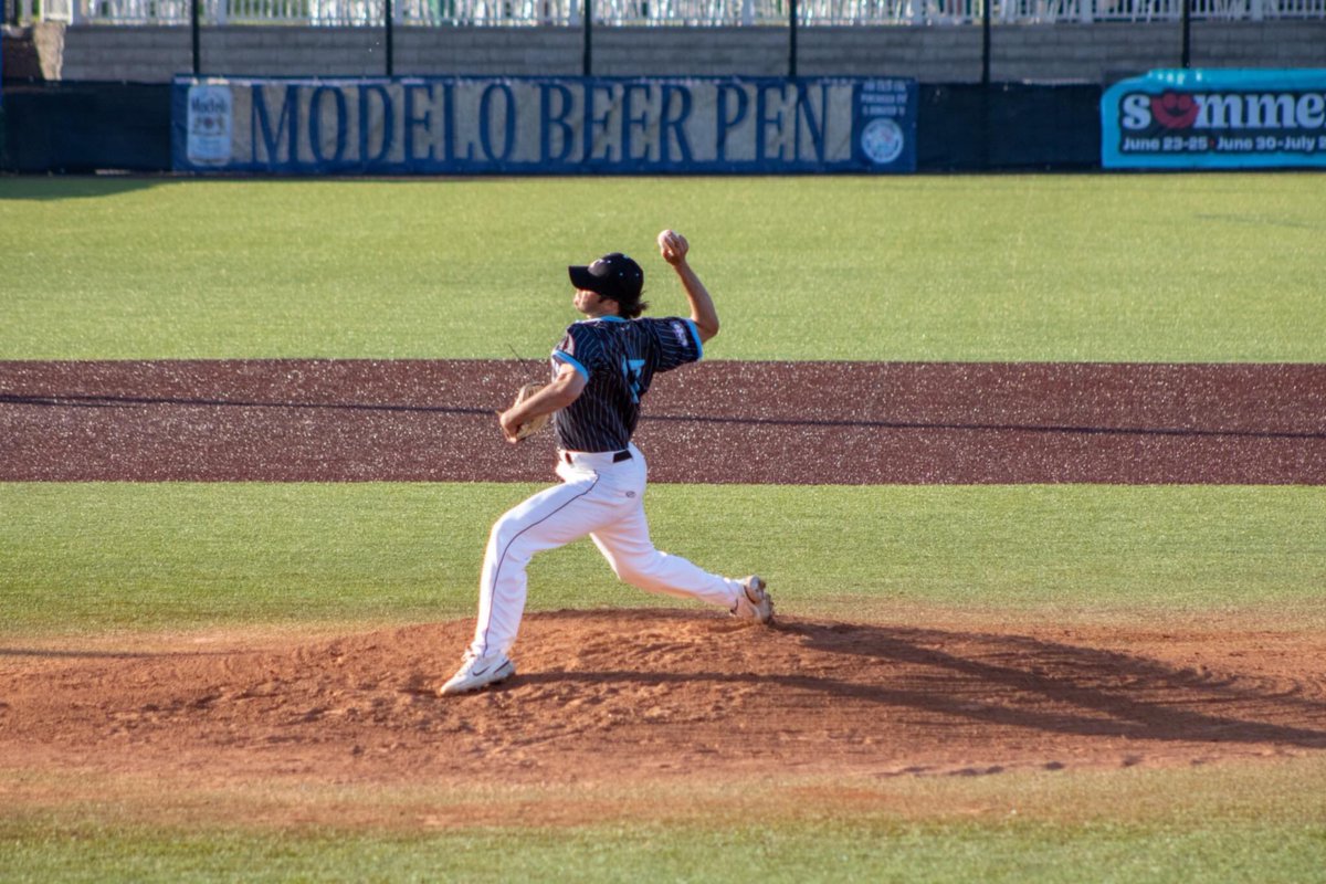 Nickrector17's tweet photo. Lakeshore Chinooks of the Northwoods Summer League. https://t.co/8eIlyq7xxt