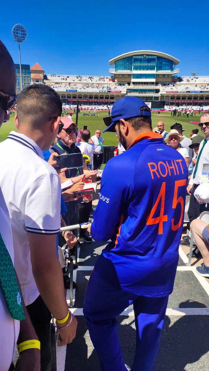 BCCI's tweet photo. Before he heads out to the middle for toss, #TeamIndia Captain @ImRo45 obliges the fans at Trent Bridge.😊 https://t.co/xWoTNxkOcv