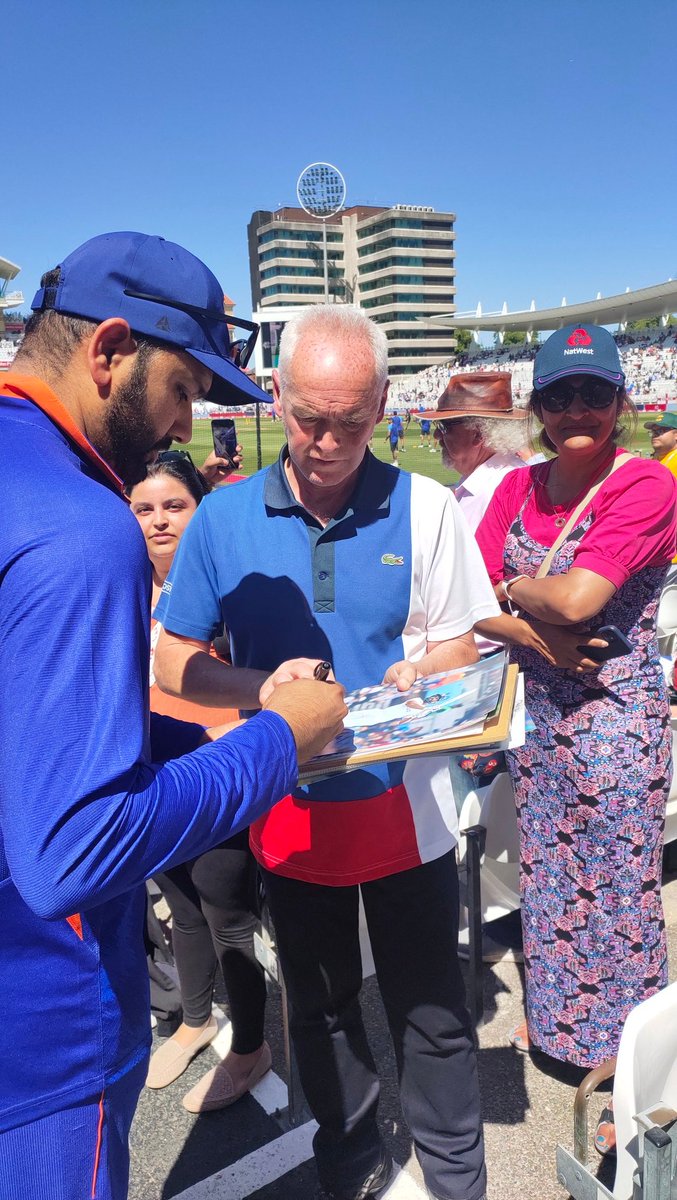 BCCI's tweet photo. Before he heads out to the middle for toss, #TeamIndia Captain @ImRo45 obliges the fans at Trent Bridge.😊 https://t.co/xWoTNxkOcv