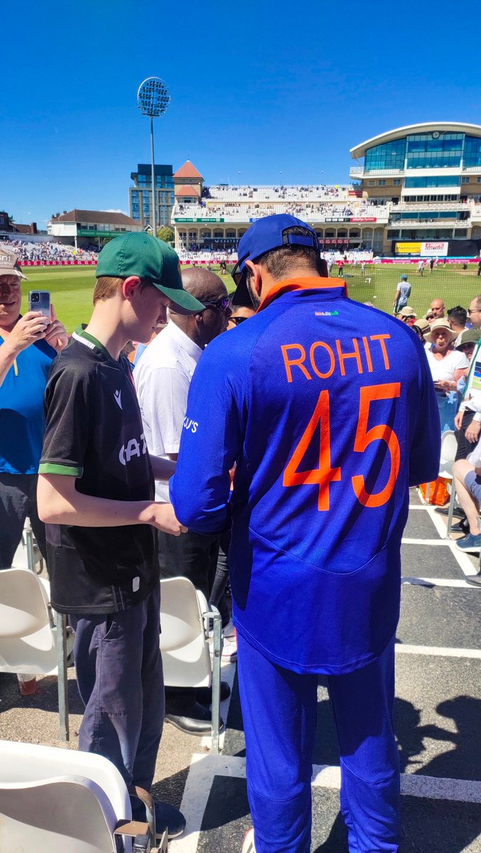 BCCI's tweet photo. Before he heads out to the middle for toss, #TeamIndia Captain @ImRo45 obliges the fans at Trent Bridge.😊 https://t.co/xWoTNxkOcv