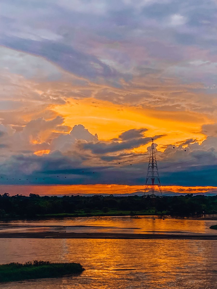 biotankers's tweet photo. #FelizDomingo. Hoy amanecemos con estas hermosas postales 🌅 que nos comparten desde el caluroso municipio de YONDÓ.☀️ Desde BIOtank, resaltamos las buenas prácticas petroleras y agrícolas que allí se desarrollan 🧑🏽‍🌾🪨☀️

#Yondó #amanecer #petroleo #postal #domingo https://t.co/D1dXvskKAW