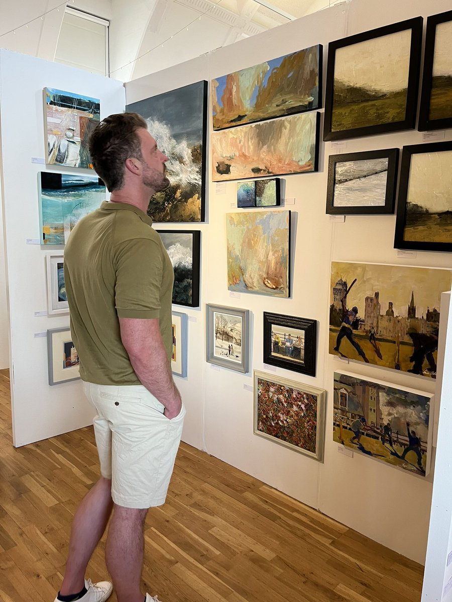 Ychydig o oriau ar ol i ddod i Ffair Gelf Penarth sy’n gorffen am 5pm heddiw! Llawer o artistiaid lleol yn arddangos eu gwaith mewn lleoliad unigryw! <a href="/yrawrgymraeg/">#yagym🏴󠁧󠁢󠁷󠁬󠁳󠁿Yr Awr Gymraeg</a> <a href="/michaeljgoode/">Michael Goode</a> <a href="/Arts_Wales_/">Cyngor Celfyddydau Cymru | Arts Council of Wales</a>