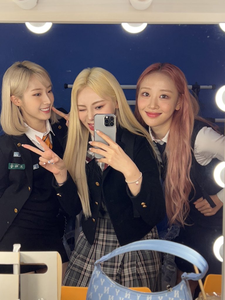 97z_juseyo's tweet photo. 220710 구칠즈 교복셀카의 날 https://t.co/nHdJhW3aaZ