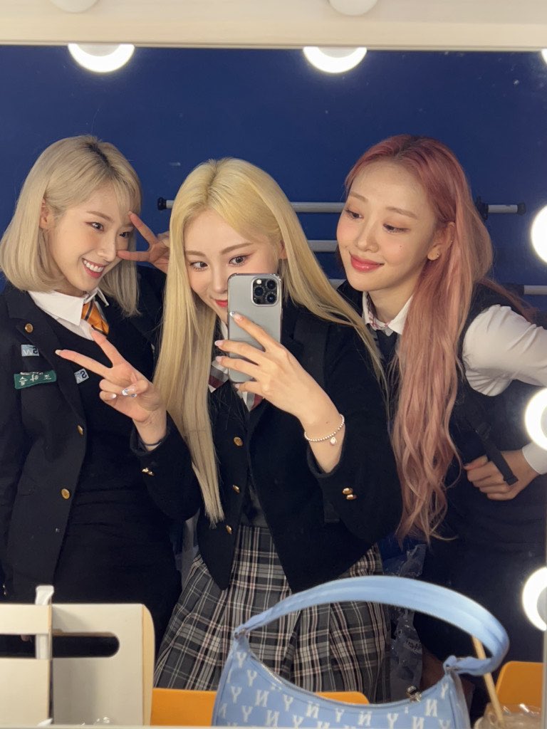 97z_juseyo's tweet photo. 220710 구칠즈 교복셀카의 날 https://t.co/nHdJhW3aaZ