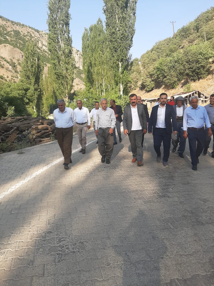 Beytussebapdeva's tweet photo. İlçe Başkanımız Sayın Mehmet uçuş ve partililerimiz köylerde halk ile bayramlaştı Bayramın milletimize huzur mutluluk ve sağlık getirmesini temenni ediyoruz @devapartisi olarak ülkemizin sorunlarına çözüm olmaya geliyoruz .
@alibabacan 
@sirnakdeva 
@guhdarzeyrek 
@sait_ograk 💧 https://t.co/kJWjFSdp6r