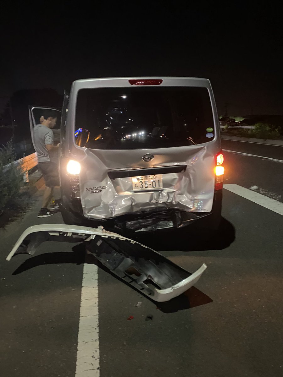 yuuki51's tweet photo. 当て逃げなんて悔しすぎる
100キロくらいで突っ込まれた
車の後ろが浮いた
カートもあるのに
何が起こったのか状況理解ができない
お金もギリギリなのに https://t.co/6bZqz4ZGqb