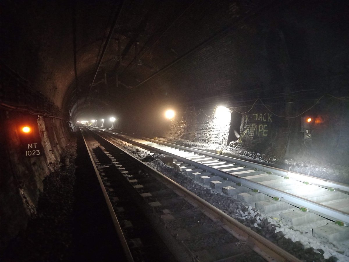 SignaloftheDay's tweet photo. Time for a #SundayBonus I think!!

Jason Prole sent us these fantastic photos of signals NT1023 and NT1621 inside the Severn Tunnel, taken during a recent engineering possession.

#SignalOfTheDay https://t.co/jQU0gPG1uh