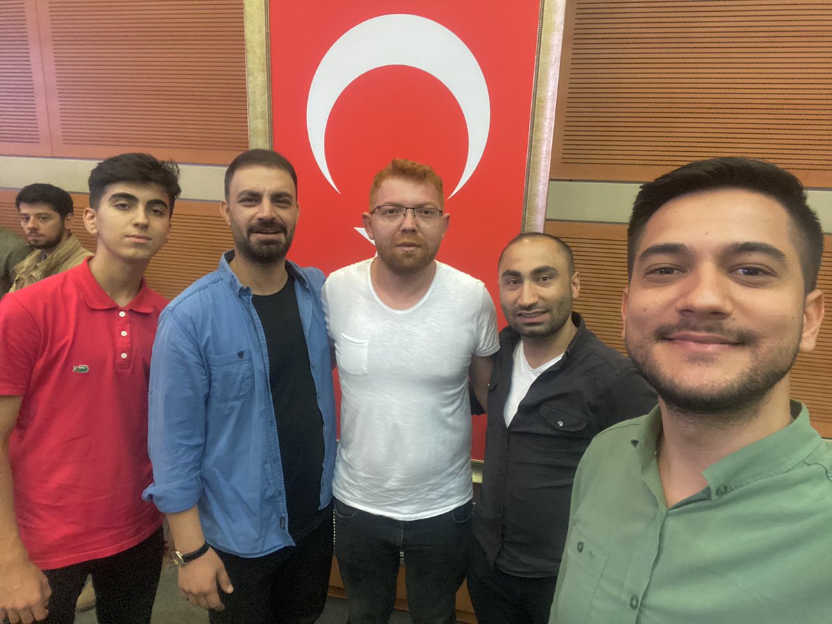 Gençliğin her zaman sesi olan ve bizleri gururlandıran konuşmalarıyla gençliğin önemini her zaman dile getiren sayın vekilimiz <a href="/RumeysaKadak/">Rumeysa Kadak</a> başkanımız ile bir araya geldik. 

Rabbim gayretimizi artırsın. 

#KurbanBayramınızMuebarekOlsun