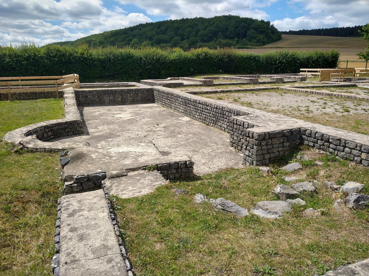 roamintheempire's tweet photo. For #AncientSiteSunday, some shots from the reconstructed foundations of the Villa Des Bruyères, a Gallo-Roman villa near #Treignes. Though there was habitation on the site earlier, the first building phase of the villa dates to the reign of Hadrian.
#Archaeology #Belgium https://t.co/MpkZKeRQea