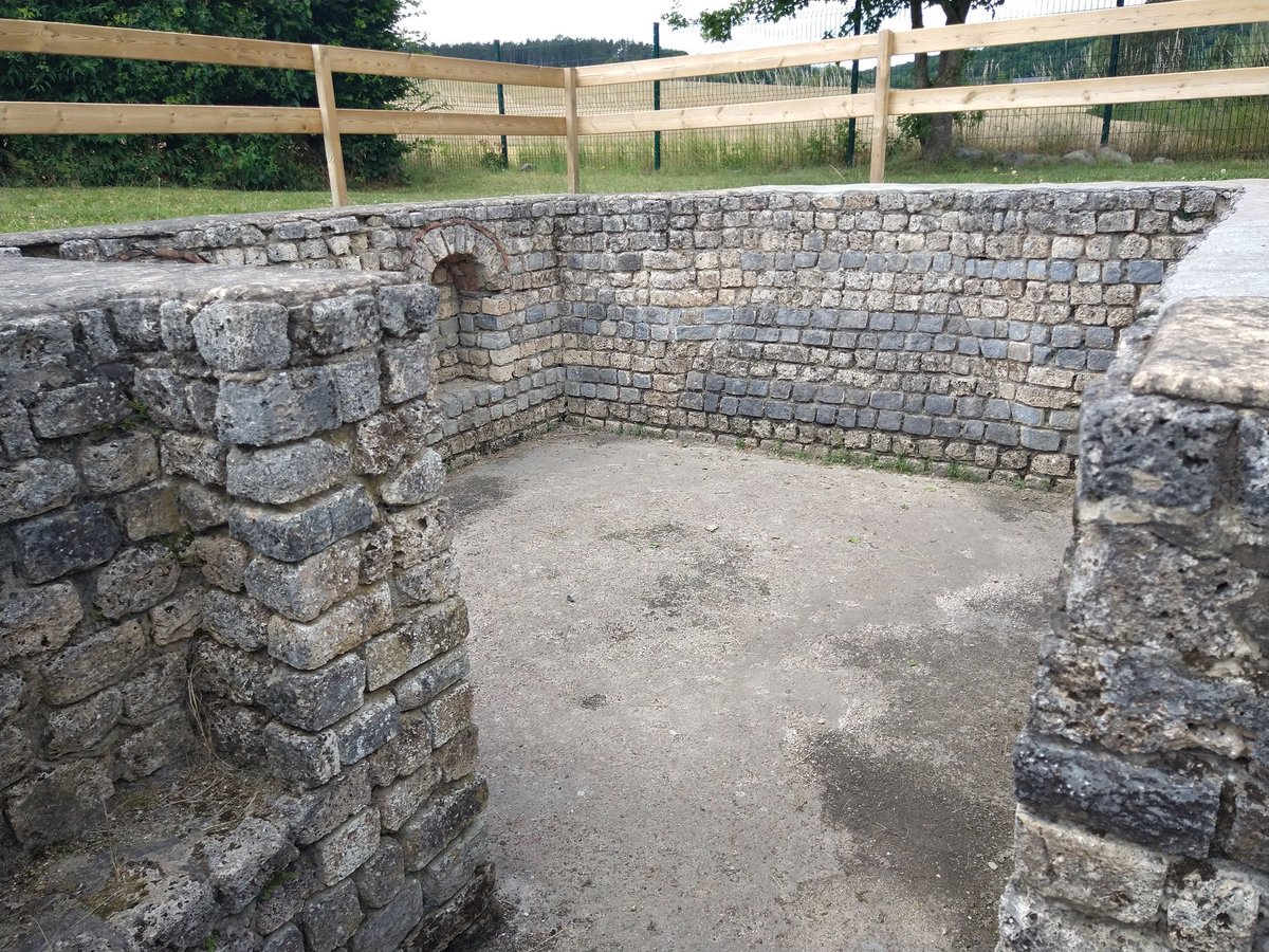 roamintheempire's tweet photo. For #AncientSiteSunday, some shots from the reconstructed foundations of the Villa Des Bruyères, a Gallo-Roman villa near #Treignes. Though there was habitation on the site earlier, the first building phase of the villa dates to the reign of Hadrian.
#Archaeology #Belgium https://t.co/MpkZKeRQea