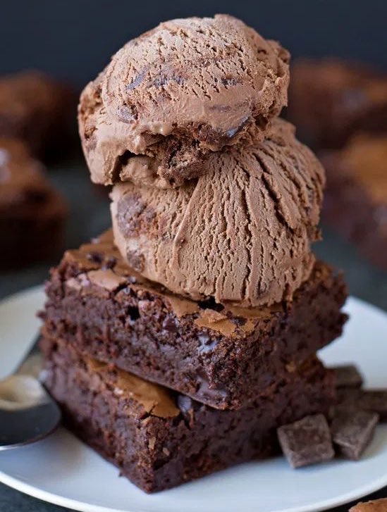 WHATSFORDlNNER's tweet photo. Fudge Brownie and Chocolate Ice Cream https://t.co/TSAsNTjVVB