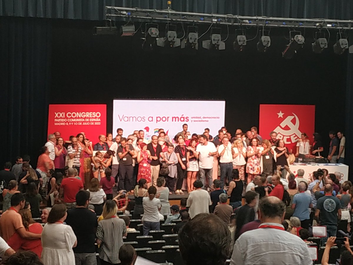 espaicomunista's tweet photo. Les dificultats mai fan tremolar als comunistes, per això contents de ser-hi al #XXICongresoPCE apostant com sempre per l'unitat dels comunistes #vamosapormas https://t.co/hxfs5t3MsE