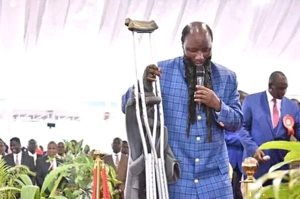 TabbybrightR's tweet photo. BREAKING NEWS☎️🔥  ON THE ROAD TO MOZAMBIQUE 🇲🇿🇲🇿 BLIND EYES HAVE POPPED OPEN AND ALSO A CRIPPLED WOMAN WHO COULD NOT WALK WITHOUT CLUTCHES HAVE STOOD UP AND WALKED AWAY IN BUNGOMA KENYA JUST BY THE GREETINGS THIS MORNING FROM THE LORD  THROUGH HIS  MIGHTIEST MIGHTIEST PROPHETS . https://t.co/j7pa55Kuz7