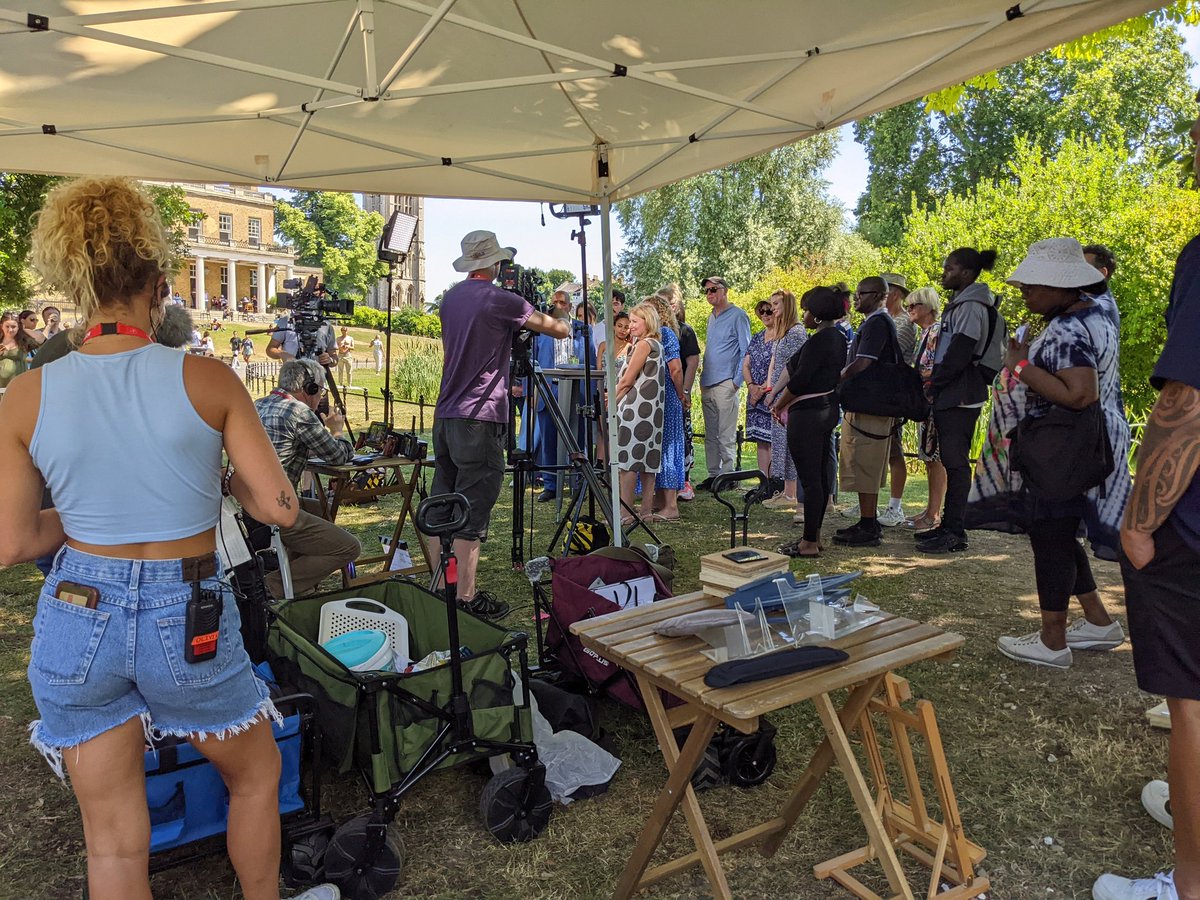 Scorching at the antiques roadshow I'm #clissoldpark 🌞