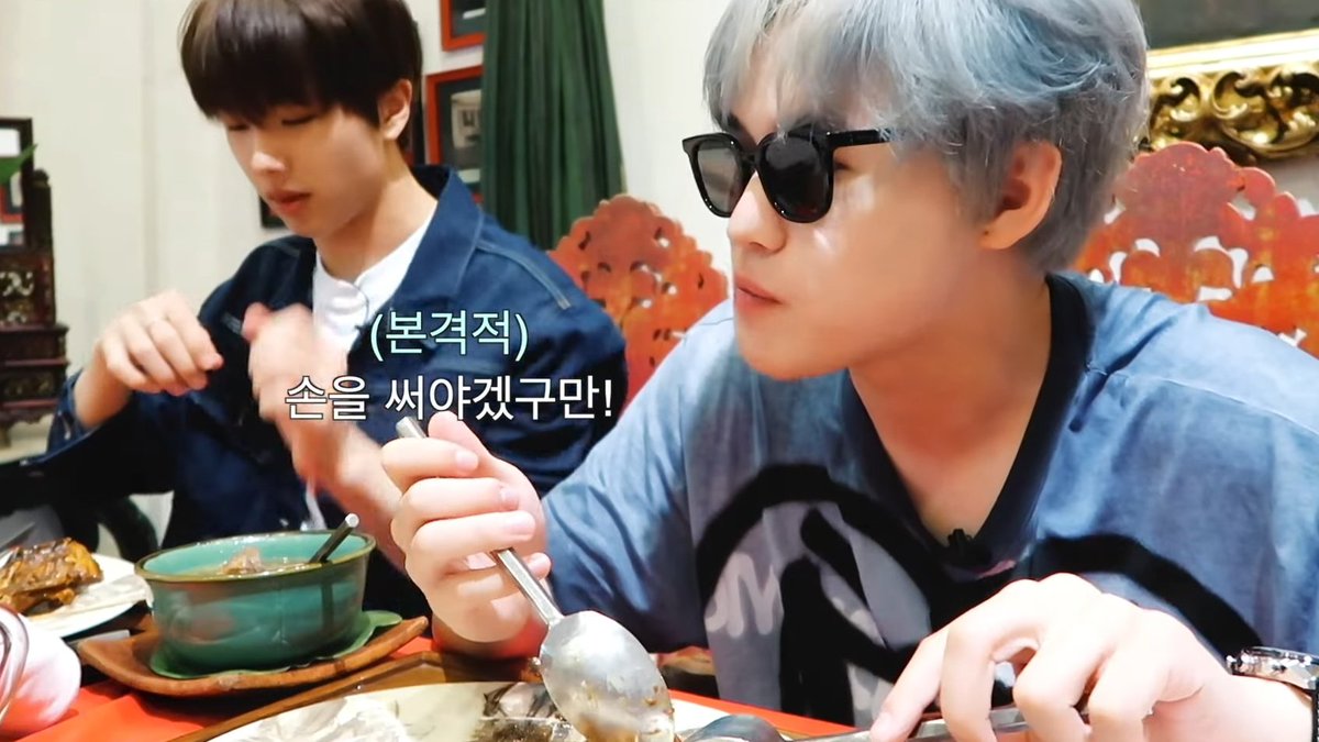 jaeminflavored's tweet photo. jeno chenle holding the spoons like they're chopsticks https://t.co/aDrr3DybXX