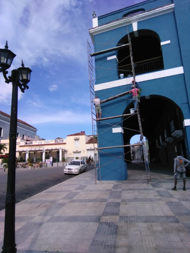 Amauri12027271's tweet photo. La Empresa de producción Local de Matanzas embellece el museo Palacio de Junco para el disfrute de pobladores y Turistas #CubaViveYTrabaja #MatancerosEnVictoria @DiazCanelB @iroelsanchez @mariofsabines @SuselyMorfaG https://t.co/qlPuZfl2Ro