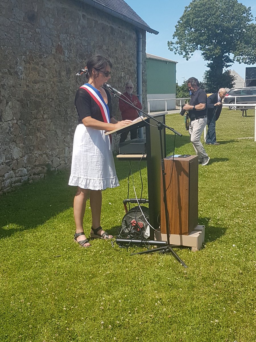 Fière de représenter <a href="/regionbretagne/">Région Bretagne</a>  à cérémonie républicaine de l'inauguration des travaux de l'église de #Trémel Magnifique réussite grâce à #solidarité #ténacité de ts les acteurs #assos #citoyens #Etat #collectivités #patrimoine #liensocial Qu'on est bien ds ntre #Trégor! 🤗