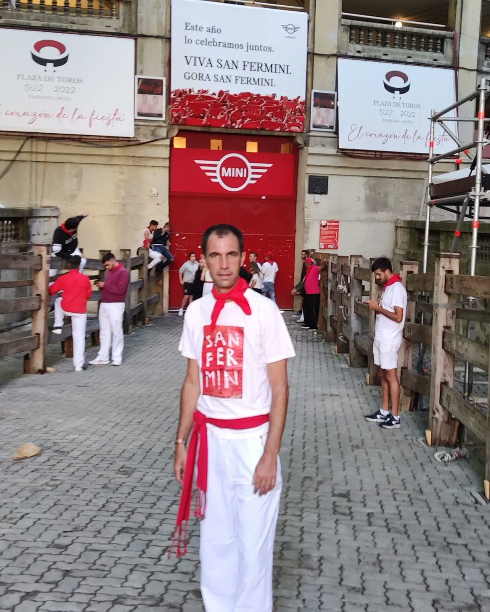 DavidAlonsoJim1's tweet photo. A San Fermín pedimos x ser nuestro patrón , nos guíe en el encierro dándonos su bendición 🎶 viva San Fermín, Gora San Fermín 👏👏 #Pamplona #SanFermin2022 #Julio2022 ☀️ #Toros #EncierroRTVE https://t.co/8goLkShhOJ